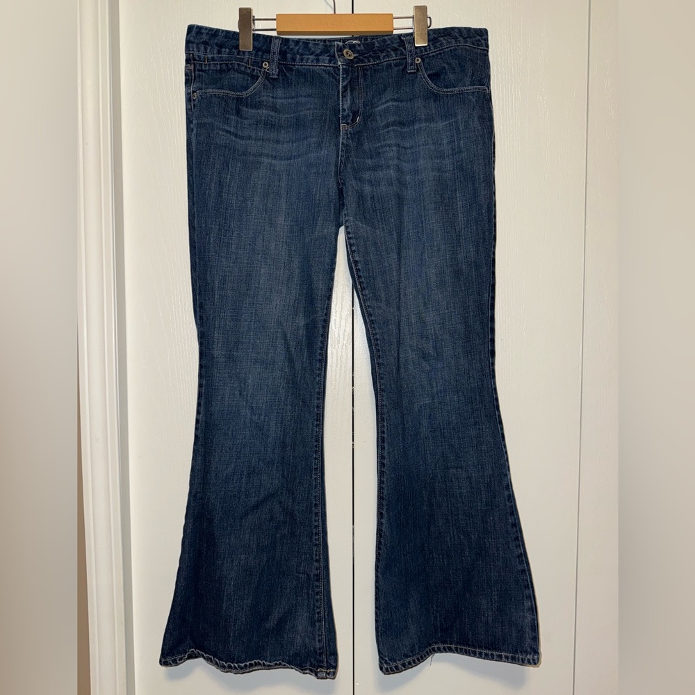 American Eagle Low-Rise Flare Jean
